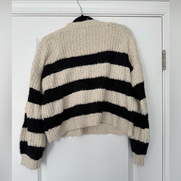 Lush Sweater - Picture 2 of 2